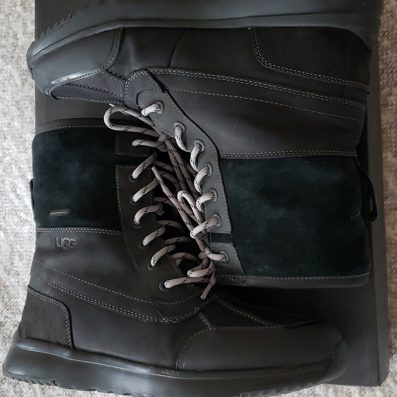 UGG Men Eliasson black laced up leather winter boots - Picture 4 of 13